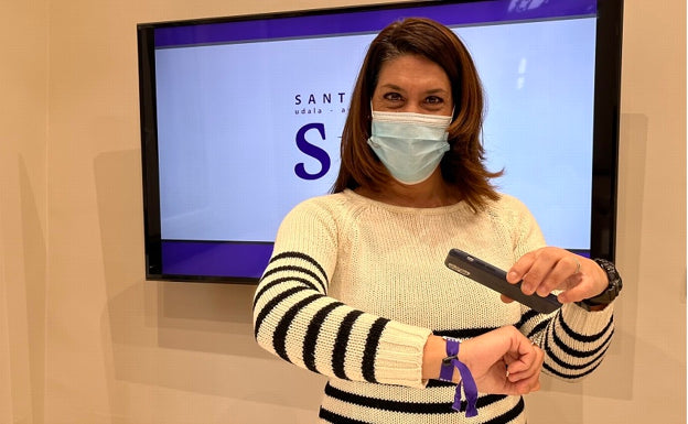 Santurtzi reparte pulseras identificativas a los niños para casos de extravío